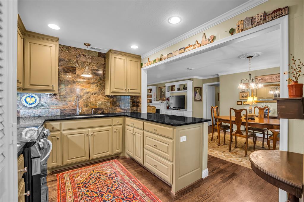 Carlton House Condo - Residential