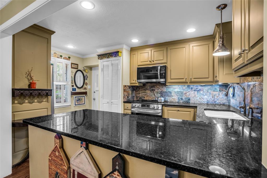 Carlton House Condo - Residential