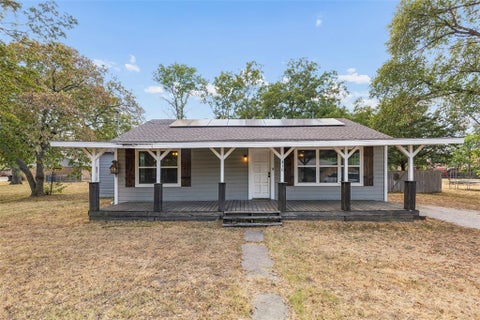 Photo of 416 S Harrison Street, Pilot Point, TX 76258 (MLS # 21369112)