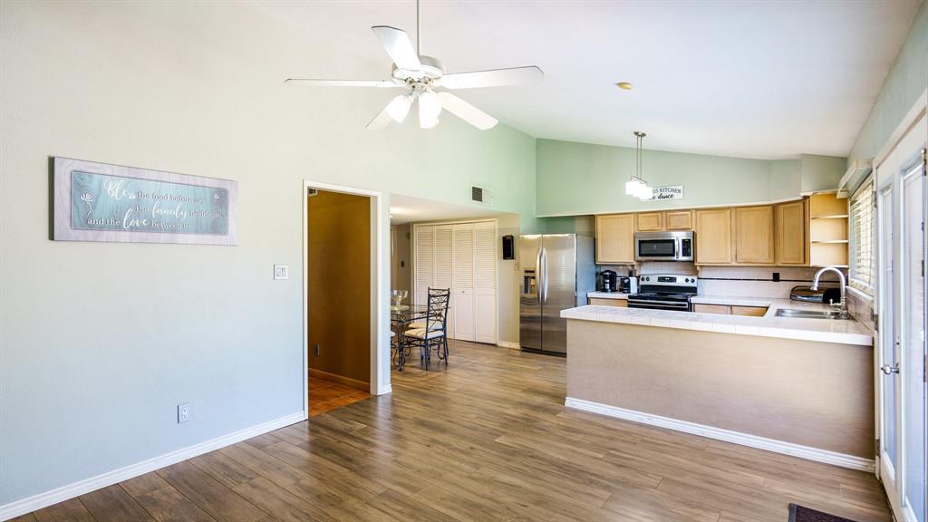 Village Glen 02 - Residential