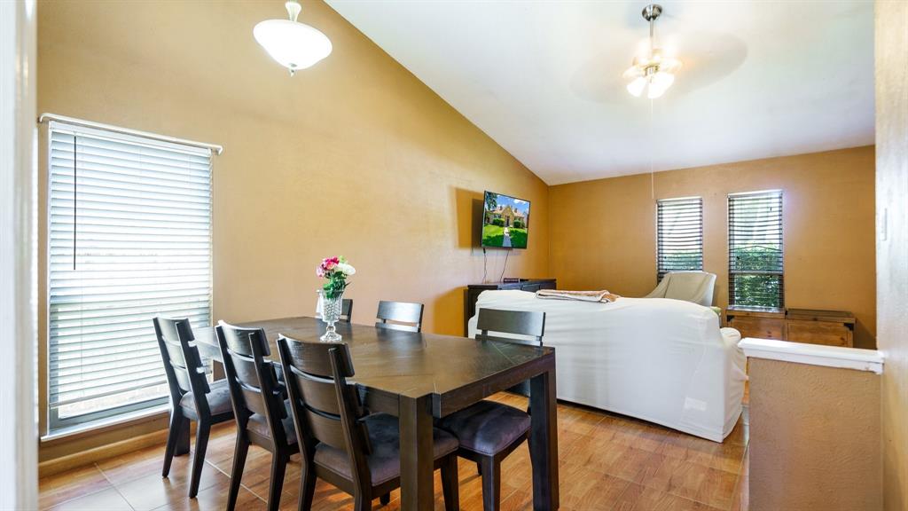 Village Glen 02 - Residential