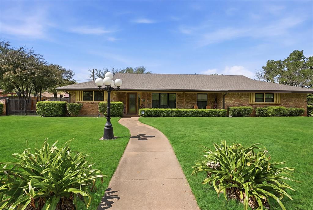 1226 Crestwood Drive