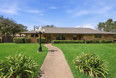 1226 Crestwood Drive Cleburne TX 76033