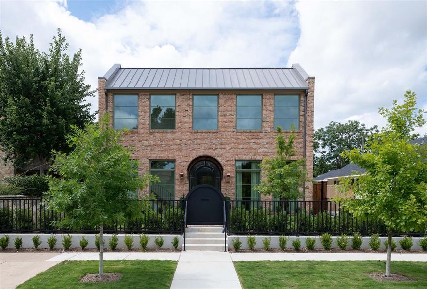 This Bowen-Wilson luxury brand-new build is one to be desired. The European lock and leave greets you with Chicago brick and floor-to-ceiling Marvin windows. The foyer is adorned with limestone tile which leads into the spacious living area with wide-plank white oak wood floors. The kitchen boasts high-end appliances, luxurious marble countertops, and soft-close cabinets. Thibaut wallpaper enhances the powder bath and downstairs laundry room. The moody wet bar is a fabulous addition and an entertainer's dream. The well-appointed outdoor living space includes a covered patio with a fireplace, as well as a heated, jetted plunge pool. There is room for pups to enjoy the new iron fence with custom gate in front courtyard. The landscaping will continue to mature for privacy. The details in this home are absolutely exquisite. The gorgeous architectural elements, dramatic details and tone-on-tone finishes are an absolute vision. Walking distance to Hudson House and Rivercrest Country Club.