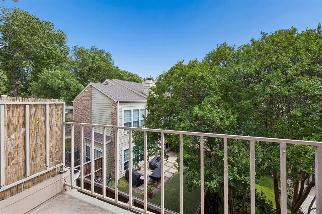 Oaks Of Lakewood Condo - Residential