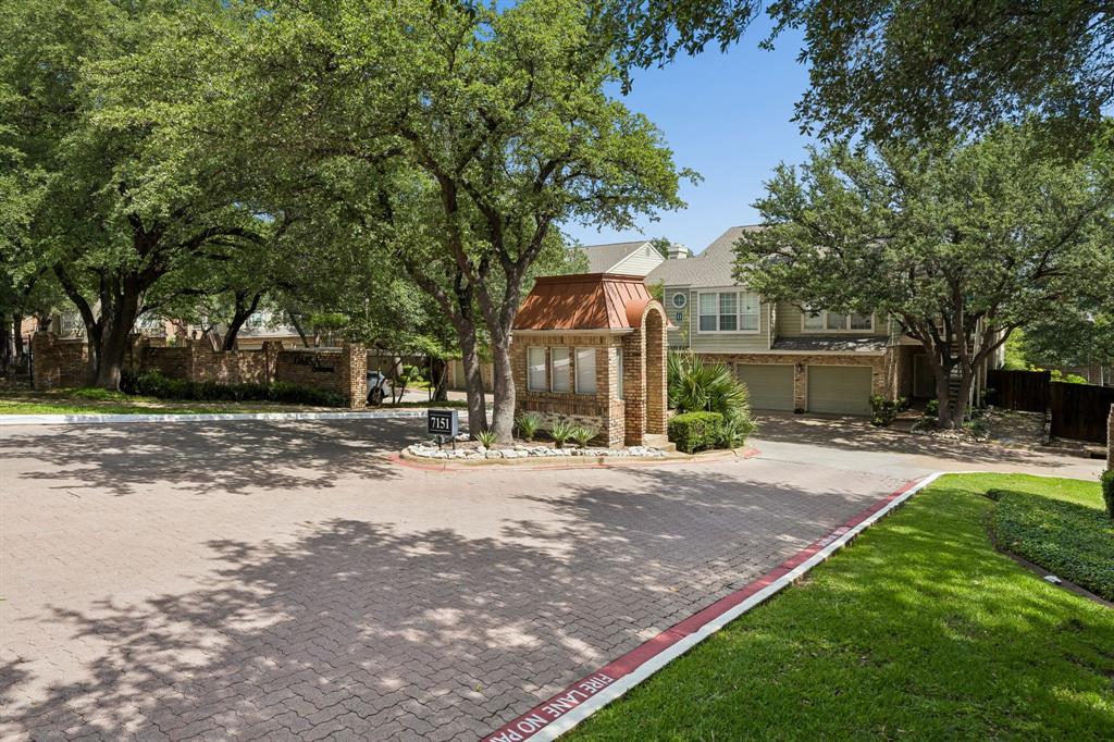 Oaks Of Lakewood Condo - Residential
