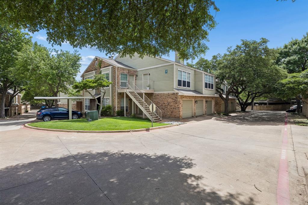 Oaks Of Lakewood Condo - Residential