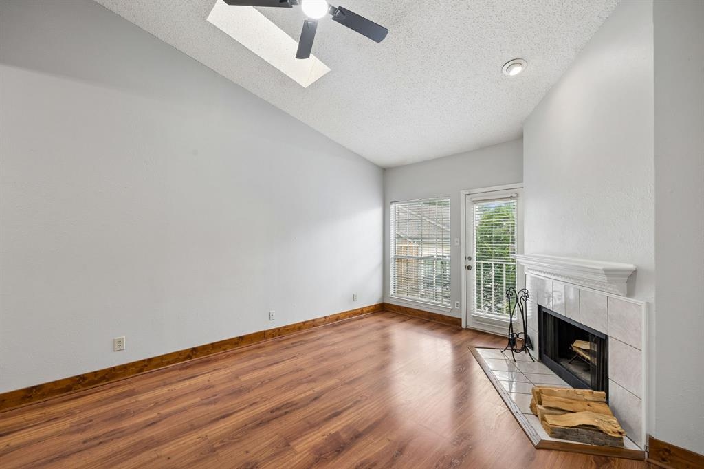 Oaks Of Lakewood Condo - Residential