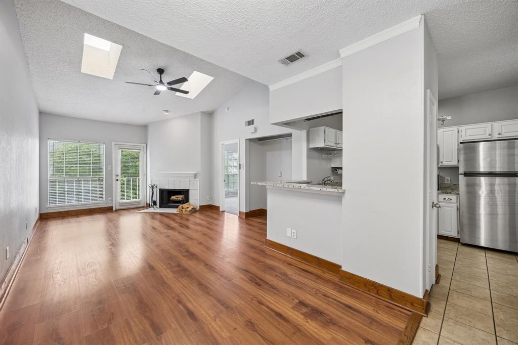 Oaks Of Lakewood Condo - Residential