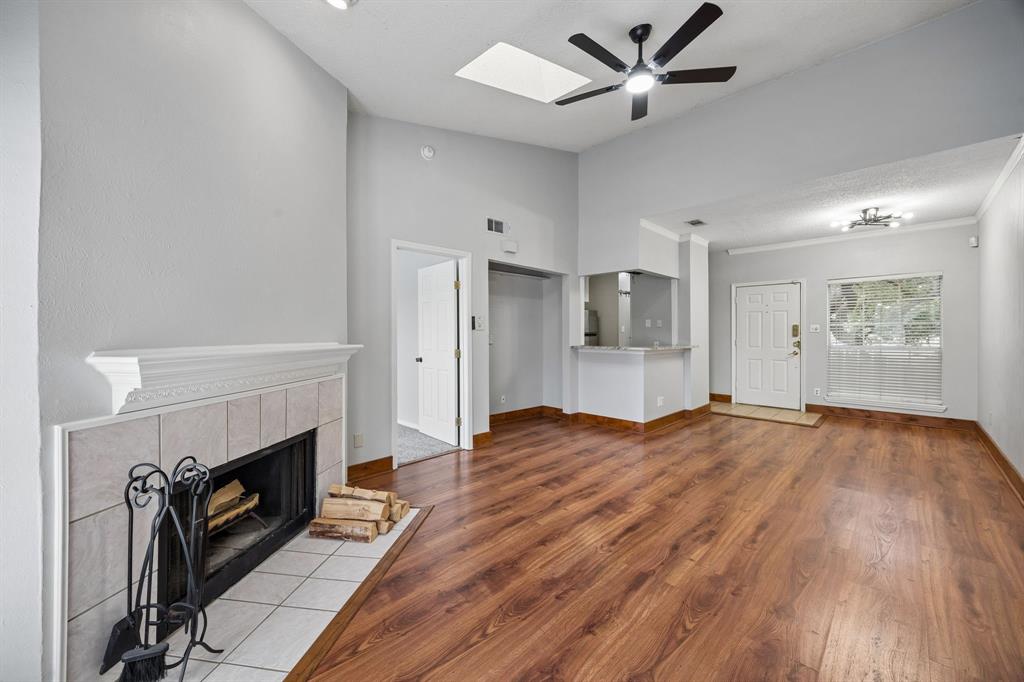 Oaks Of Lakewood Condo - Residential