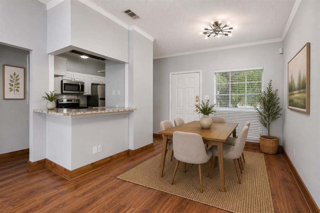 Oaks Of Lakewood Condo - Residential
