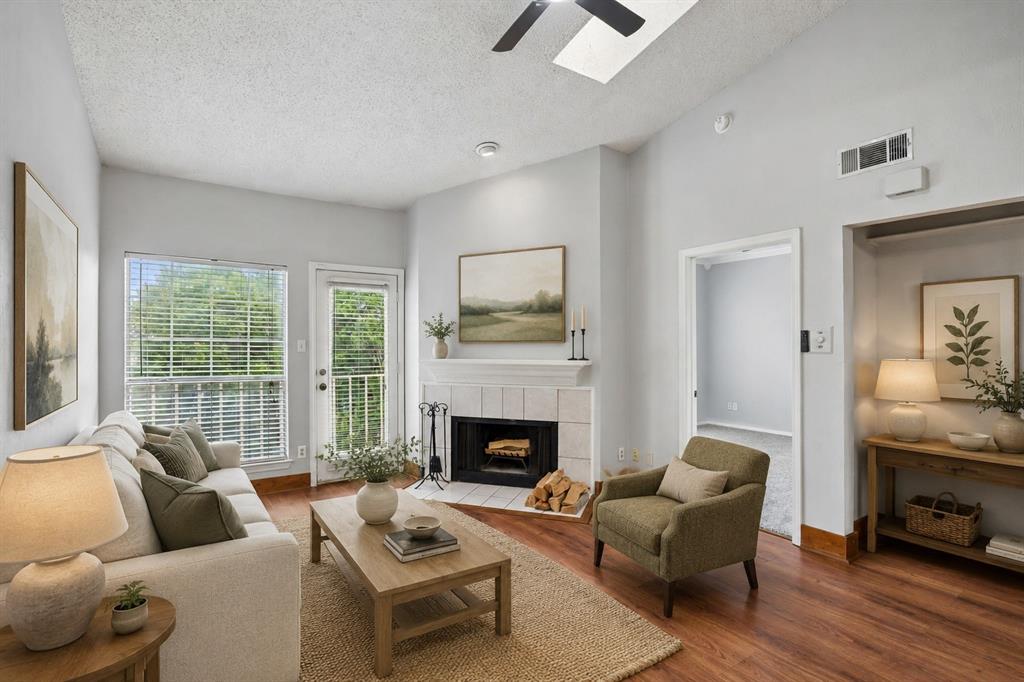 Oaks Of Lakewood Condo - Residential