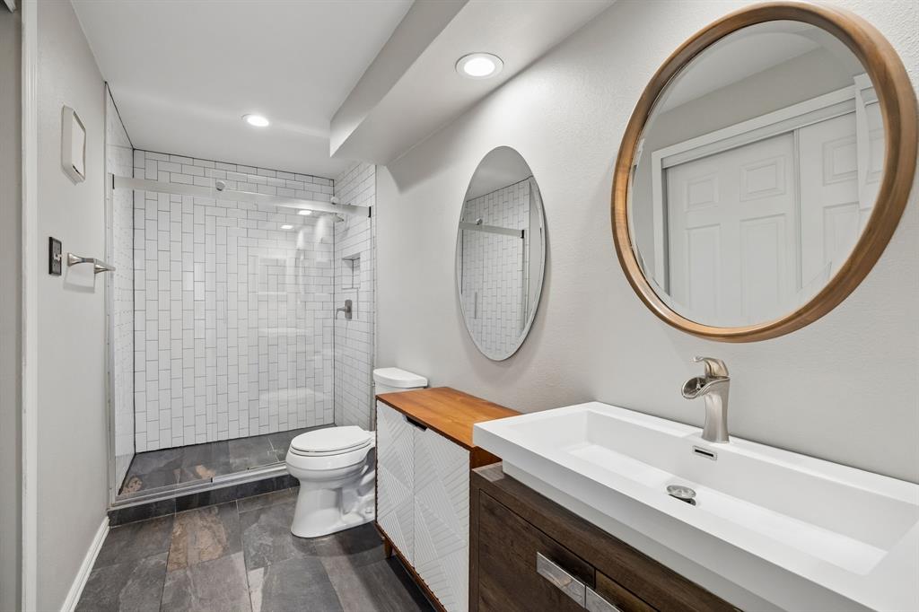 Oaks Of Lakewood Condo - Residential