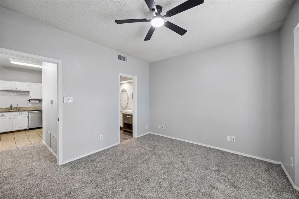 Oaks Of Lakewood Condo - Residential