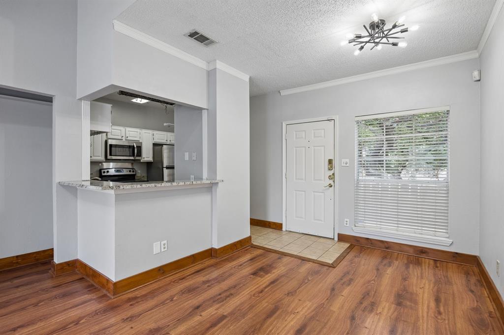 Oaks Of Lakewood Condo - Residential
