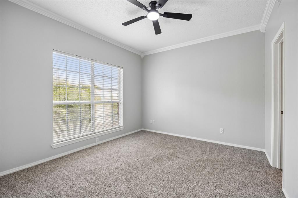 Oaks Of Lakewood Condo - Residential