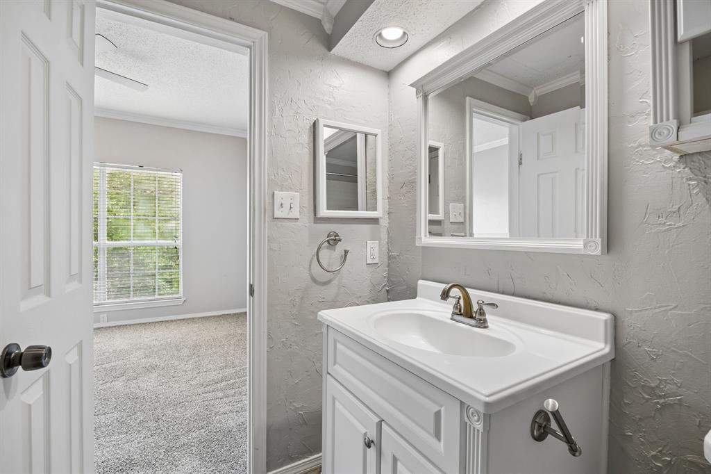 Oaks Of Lakewood Condo - Residential