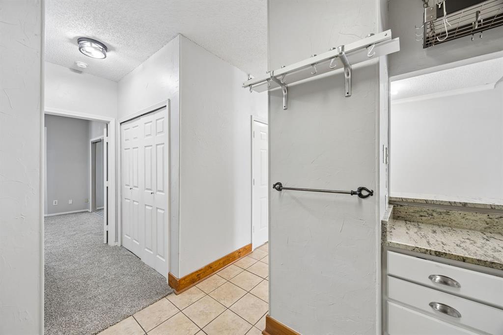 Oaks Of Lakewood Condo - Residential