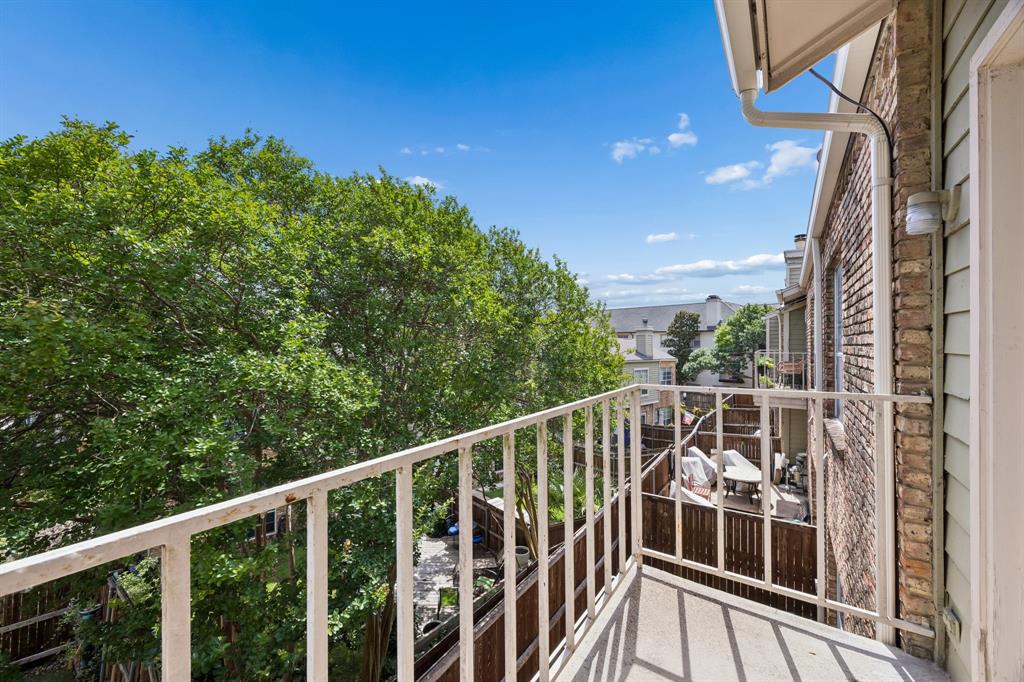 Oaks Of Lakewood Condo - Residential