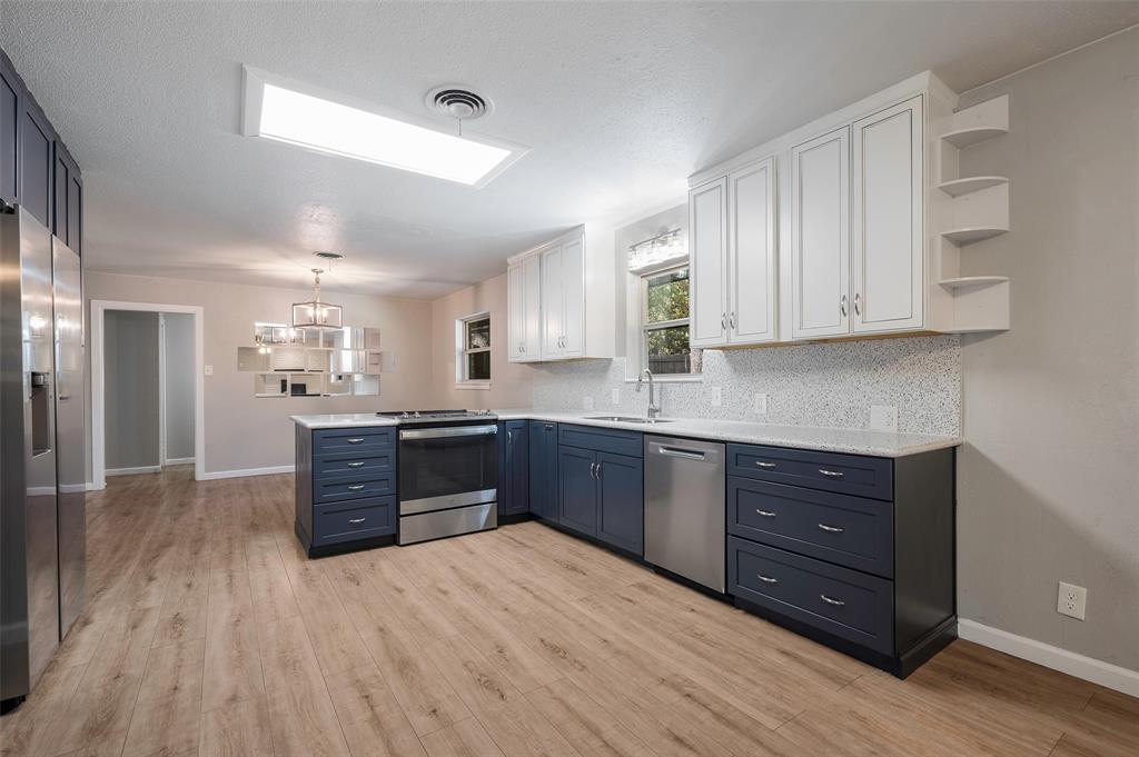 608 W Pleasantview Drive