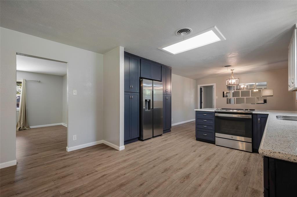 608 W Pleasantview Drive