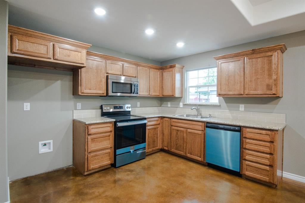 FAIRVIEW ADDN, BLOCK 12, LOT 12R, RPLT BLK 12 - Residential