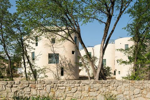 Property photo of 304 Blackland Court, Dallas, TX 75243