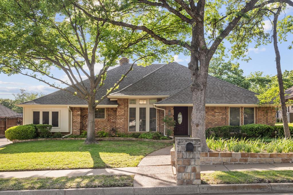 2533 Stonegate Drive N