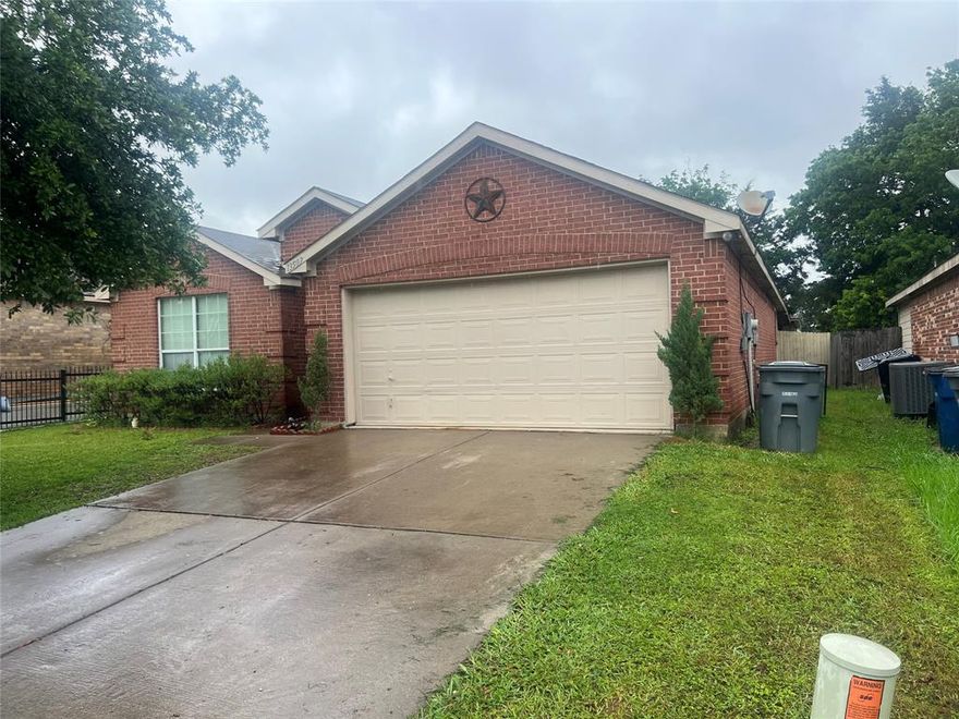 WOW COME AND SEE THIS NICE PROPERTY IT LOOKS NICE 3 BEDROOMS AND 2 FULL BATHS COME AND SEE IT FOR YOURSELF.