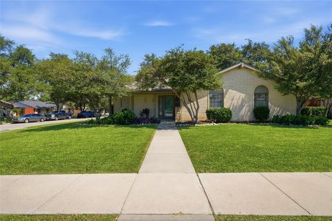 Photo of 2001 Statler Drive, Carrollton, TX 75007 (MLS # 21271873)