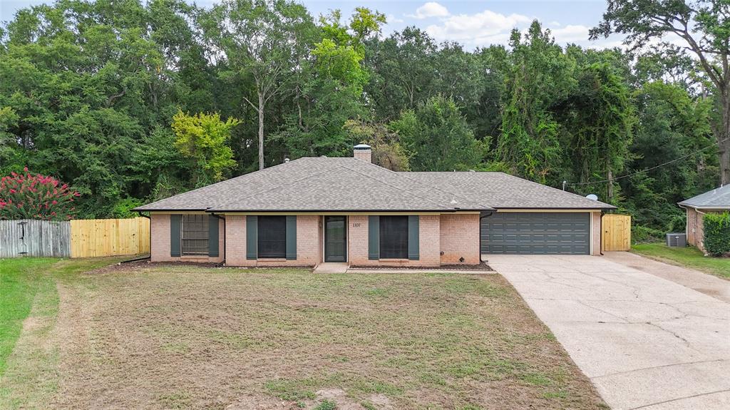1107 Larkspur Ln.
