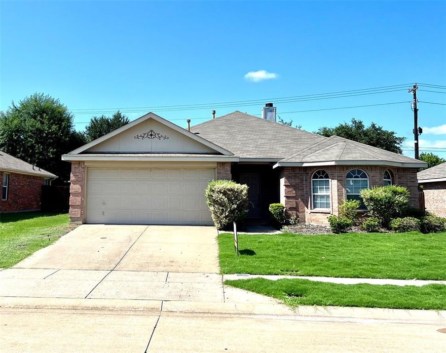 Fabulous 3 Bed, 2 Bath home located in Frisco ISD!
The dining room and family room combine into a great room, offering ample space for living and entertaining. Enjoy spacious bedrooms and a large master suite. The kitchen is wonderful, featuring plenty of cabinet space and recent upgrades. Brand new laminate flooring has been installed. A large backyard with new sod being installed in both the front and back yards. Conveniently located near Westridge Golf Course. The community offers a swimming pool, park, and playground. RENTAL CRITERIA:
TAR application required
Gross monthly income must be at least 3 times the rent
No previous evictions or criminal background
Copy of driver’s license
One month of recent pay stubs