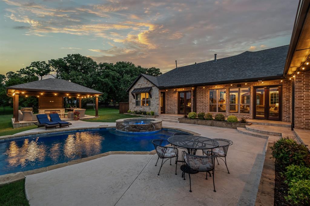 215 Thornhill Circle