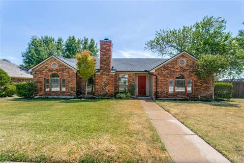 Photo of 928 Ledgemont Drive, Plano, TX 75025 (MLS # 21367084)