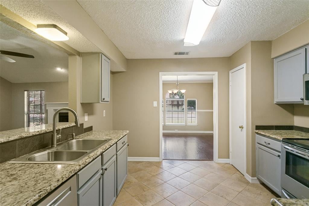 928 Ledgemont Drive