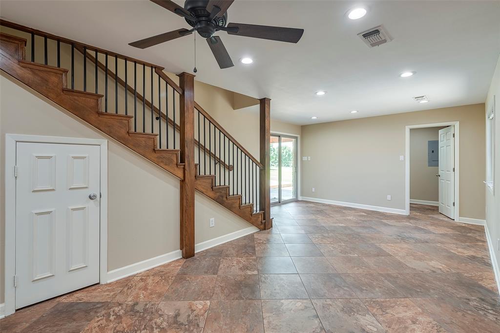 Granbury, Texas 76048, United States, 5 Bedrooms Bedrooms, ,4 BathroomsBathrooms,Residential,Pending,209327