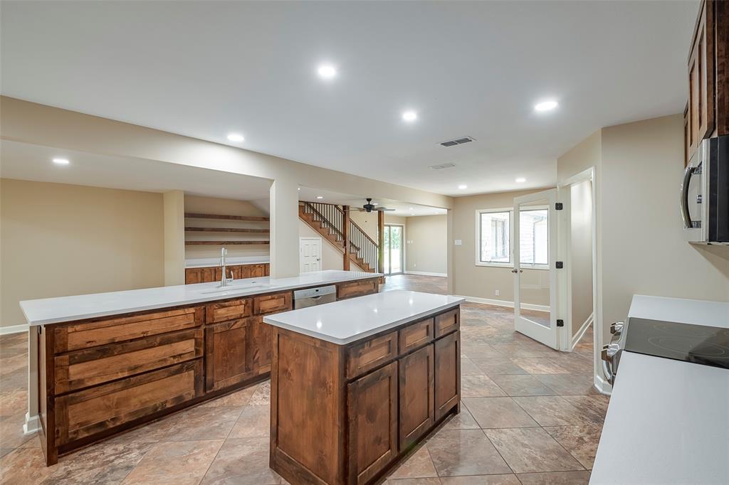 Granbury, Texas 76048, United States, 5 Bedrooms Bedrooms, ,4 BathroomsBathrooms,Residential,Pending,209327