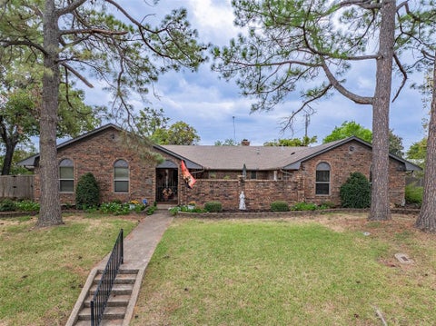 Photo of 2702 Tracey Street, Denison, TX 75020 (MLS # 21397610)
