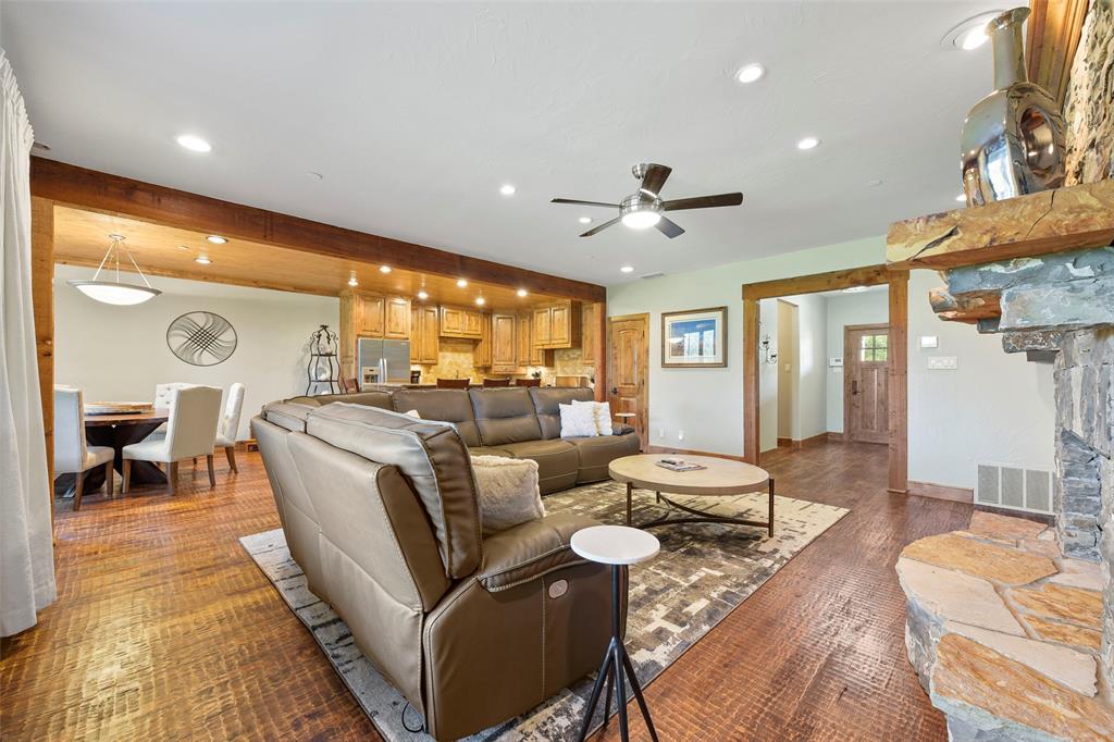 2033 Harbor Way 103