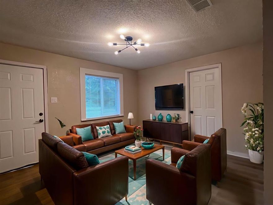 FULLY REMODELED!! 3 bedroom 1 bathroom home in Shreveport Louisiana. This property offers a bright open living area, new LVP flooring, fresh paint, and modern fixtures. New stainless steel appliances!! Large, usable backyard. Convenient location near everyday amenities! The property is vacant and ready for you to come and view it!