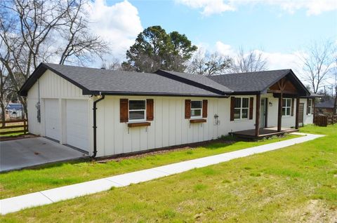 A home in Lindale