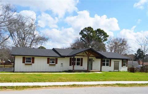 A home in Lindale