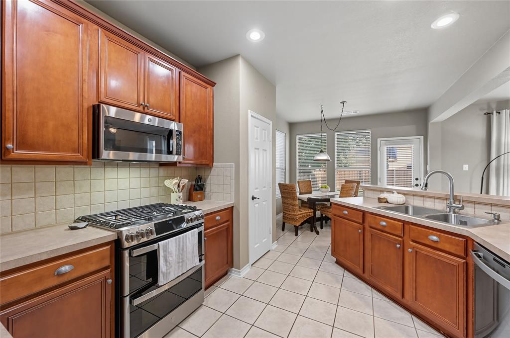 Fort Worth, Texas 76131, United States, 4 Bedrooms Bedrooms, ,3 BathroomsBathrooms,Residential,Pending,212618