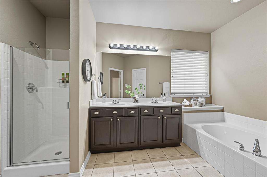 Fort Worth, Texas 76131, United States, 4 Bedrooms Bedrooms, ,3 BathroomsBathrooms,Residential,Pending,212618