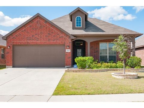 Photo of 4624 Lazy Oaks Street, Fort Worth, TX 76244 (MLS # 21243959)