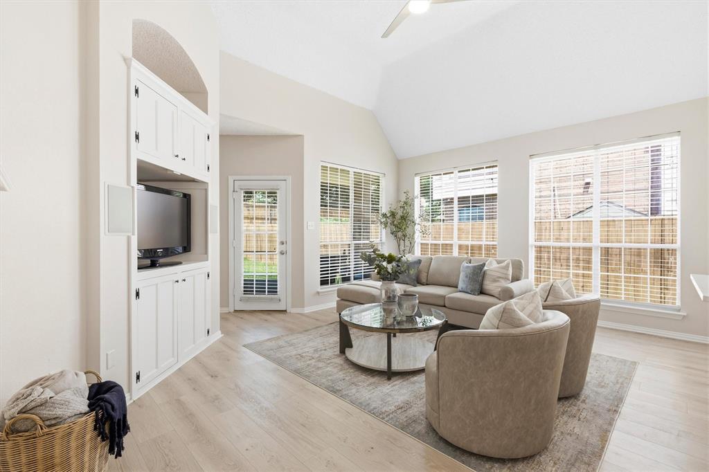 9813 Cliffside Drive