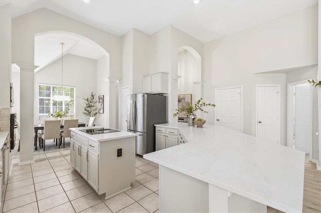 9813 Cliffside Drive