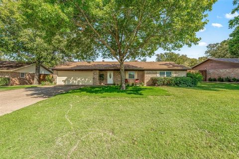 1003 Royal Lane Graham TX 76450