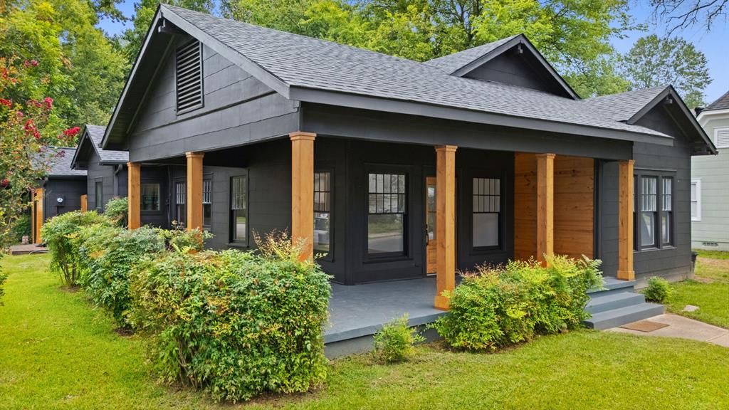 Photo of 516 N Johnson Street, Mineola, TX 75773 (MLS # 21138846)