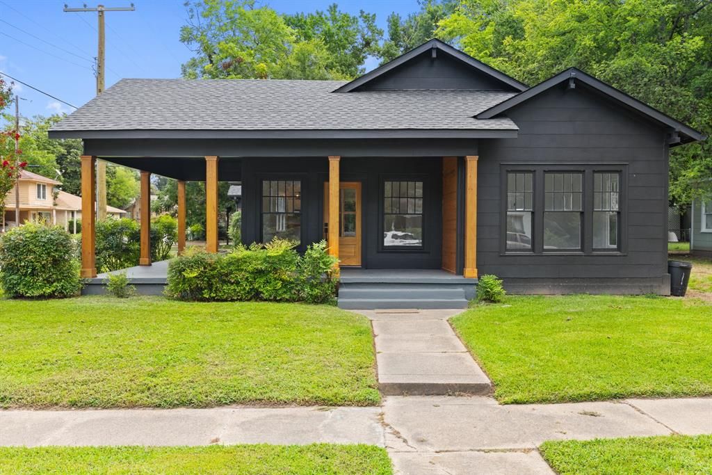 Photo of 516 N Johnson Street, Mineola, TX 75773 (MLS # 21138846)